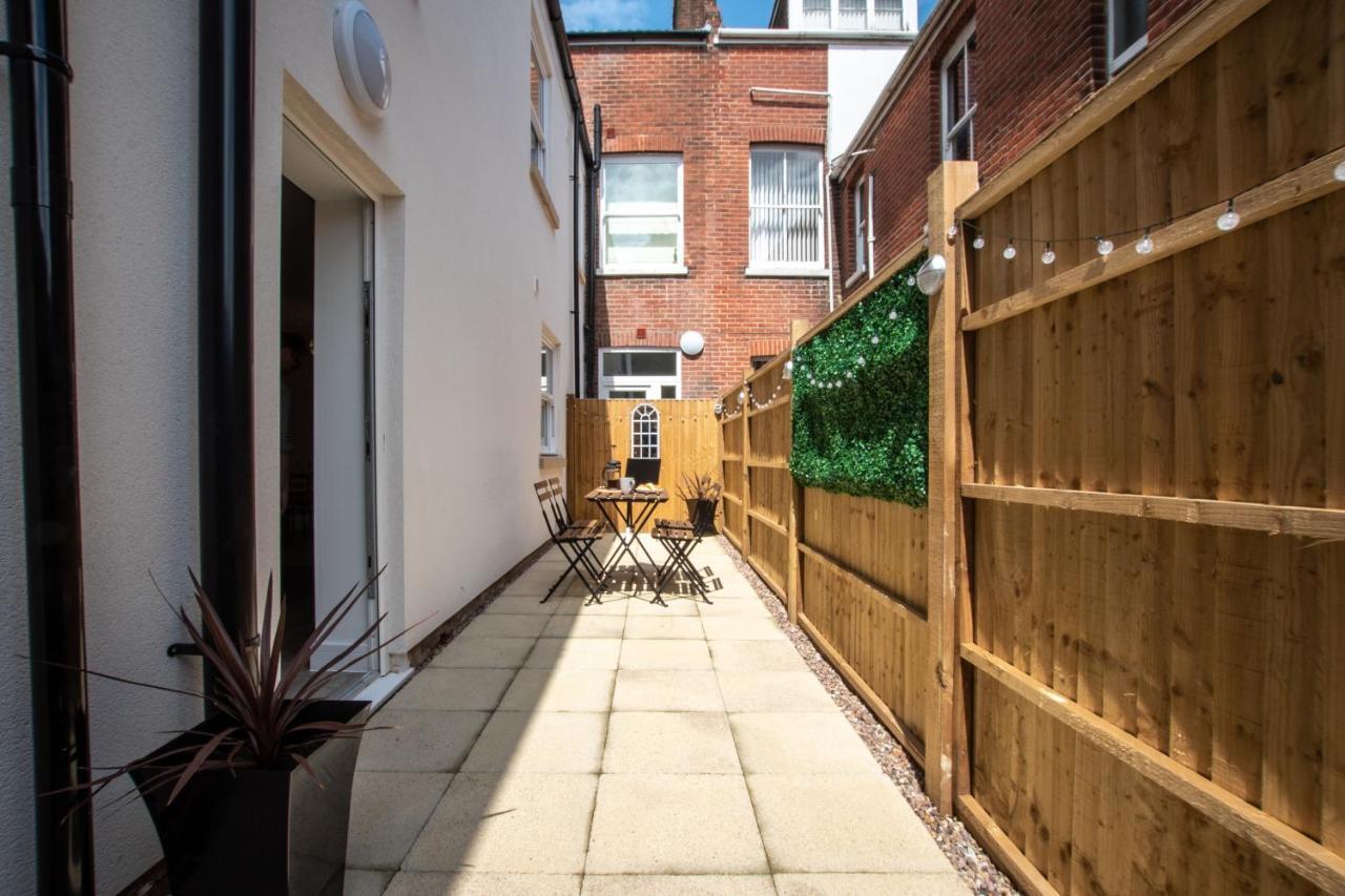 Welcome 4 Business Or Pleasure! Super Central Southampton 'City Vibes' # Stylish Apartment With Outdoor Courtyard! 1-4 Guests Book Your City Break Or Pre-Cruise Stay! Close To Mayflower Theatre, Universities, Cruise Terminals, Hospitals & Shops! Exterior foto