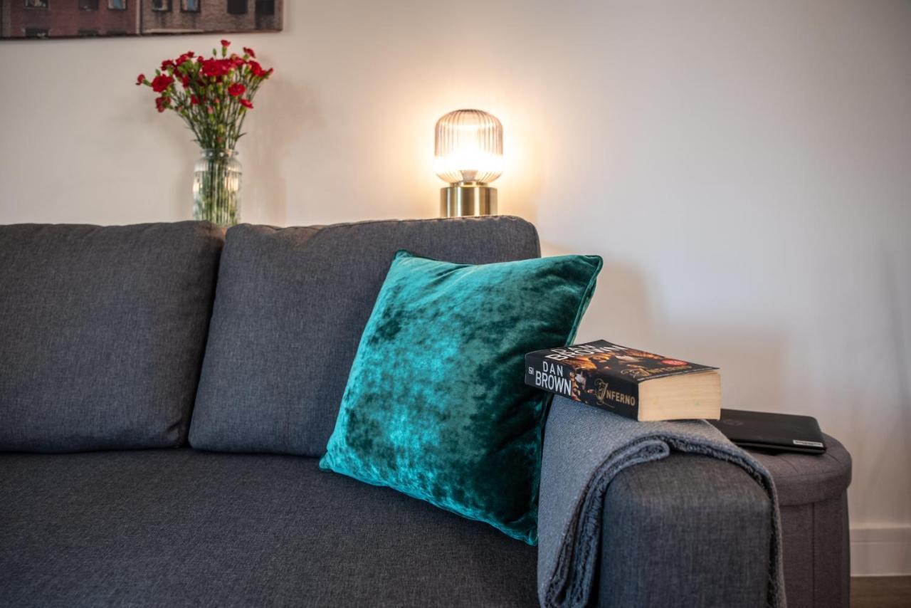Welcome 4 Business Or Pleasure! Super Central Southampton 'City Vibes' # Stylish Apartment With Outdoor Courtyard! 1-4 Guests Book Your City Break Or Pre-Cruise Stay! Close To Mayflower Theatre, Universities, Cruise Terminals, Hospitals & Shops! Exterior foto